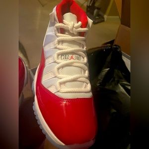 Air Jordan 11’s Cherry men size 6 1/2